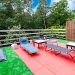 Chalet Halfway Between Near Nature Park