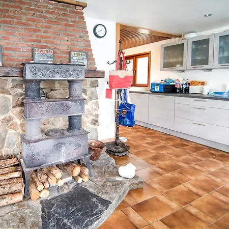 Halfway Between Near Nature Park Chalet