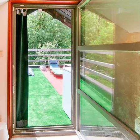 Chalet Halfway Between Near Nature Park