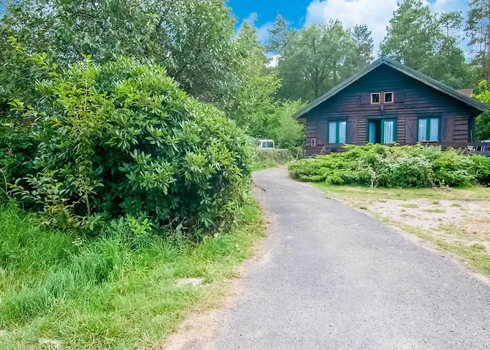 Halfway Between Near Nature Park Alpesi faház Jalhay